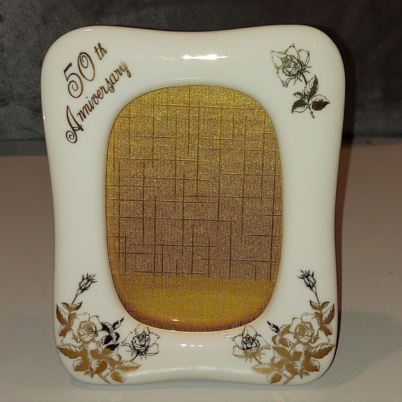 NIB 50TH WEDDING ANNIVERSARY ROYAL CROWN PORCELAIN GOLD LEAF PICTURE FRAME - Picture 2 of 6